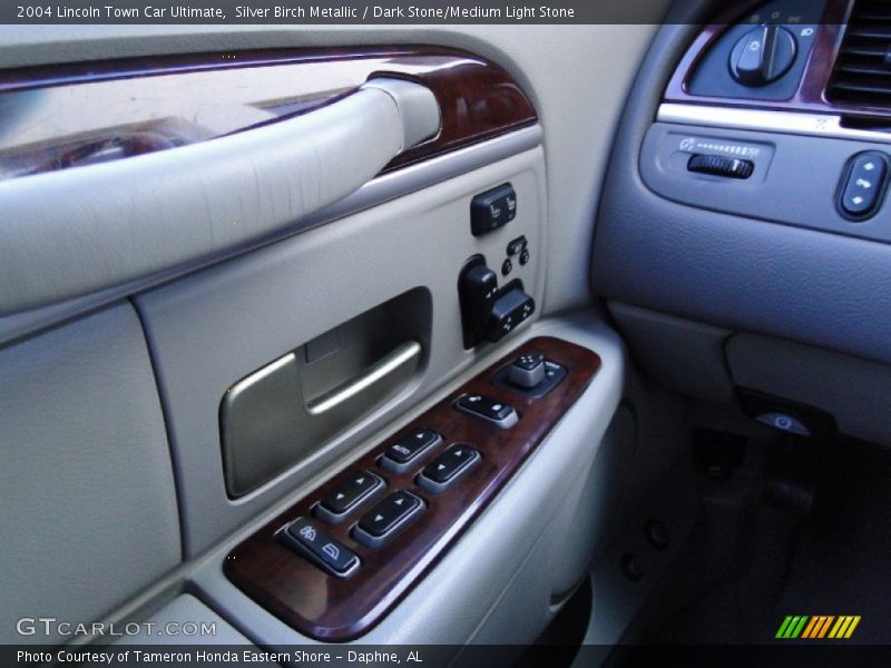 Silver Birch Metallic / Dark Stone/Medium Light Stone 2004 Lincoln Town Car Ultimate