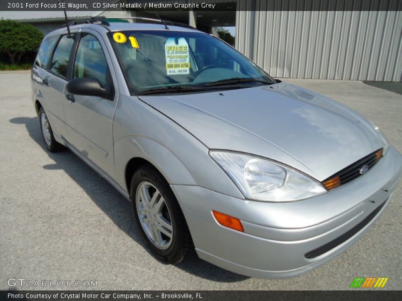 Front 3/4 View of 2001 Focus SE Wagon