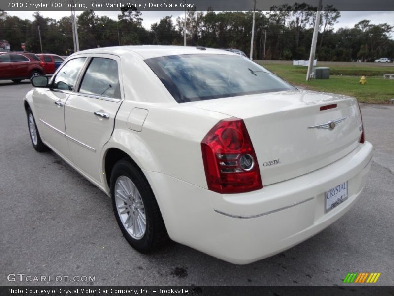 Cool Vanilla White / Dark Slate Gray 2010 Chrysler 300 Touring