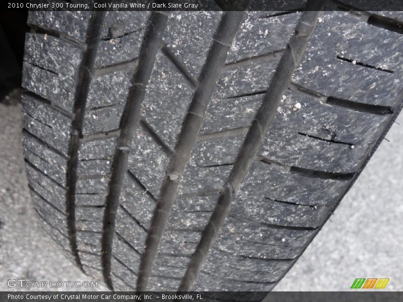 Cool Vanilla White / Dark Slate Gray 2010 Chrysler 300 Touring