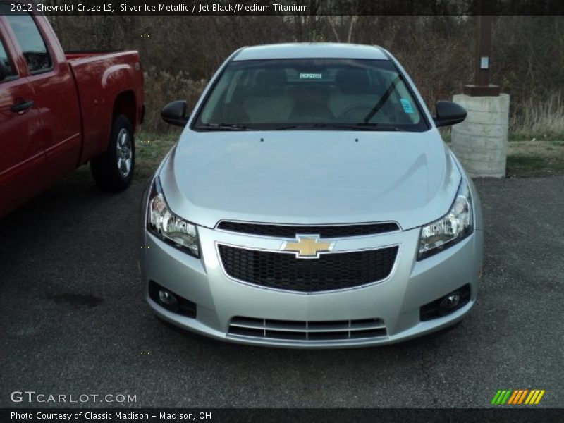 Silver Ice Metallic / Jet Black/Medium Titanium 2012 Chevrolet Cruze LS