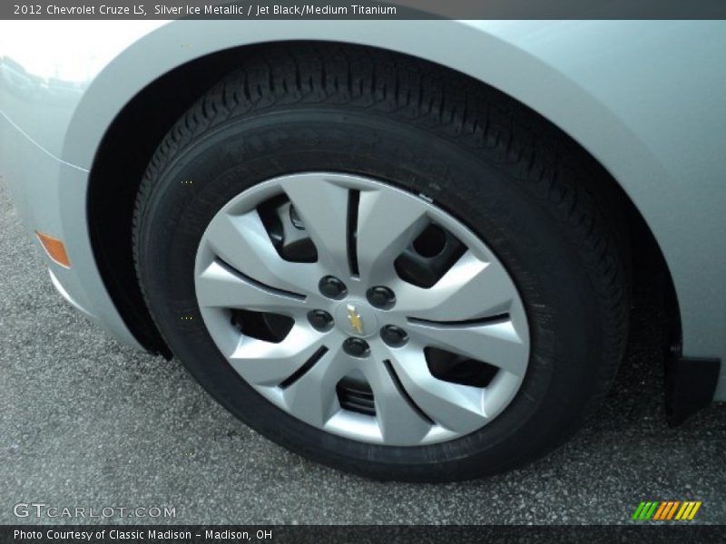 Silver Ice Metallic / Jet Black/Medium Titanium 2012 Chevrolet Cruze LS