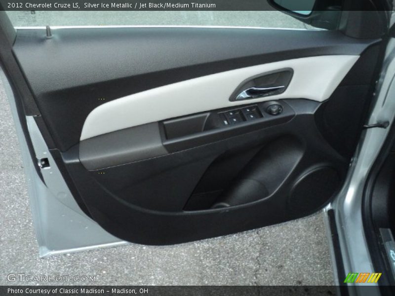 Silver Ice Metallic / Jet Black/Medium Titanium 2012 Chevrolet Cruze LS