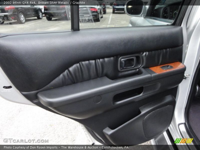 Brilliant Silver Metallic / Graphite 2002 Infiniti QX4 4x4