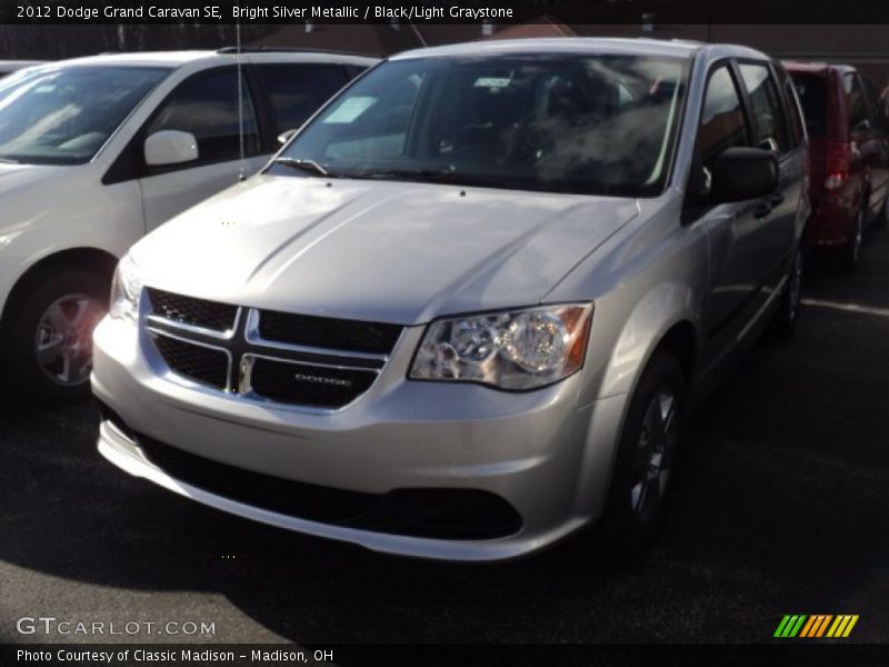 Bright Silver Metallic / Black/Light Graystone 2012 Dodge Grand Caravan SE