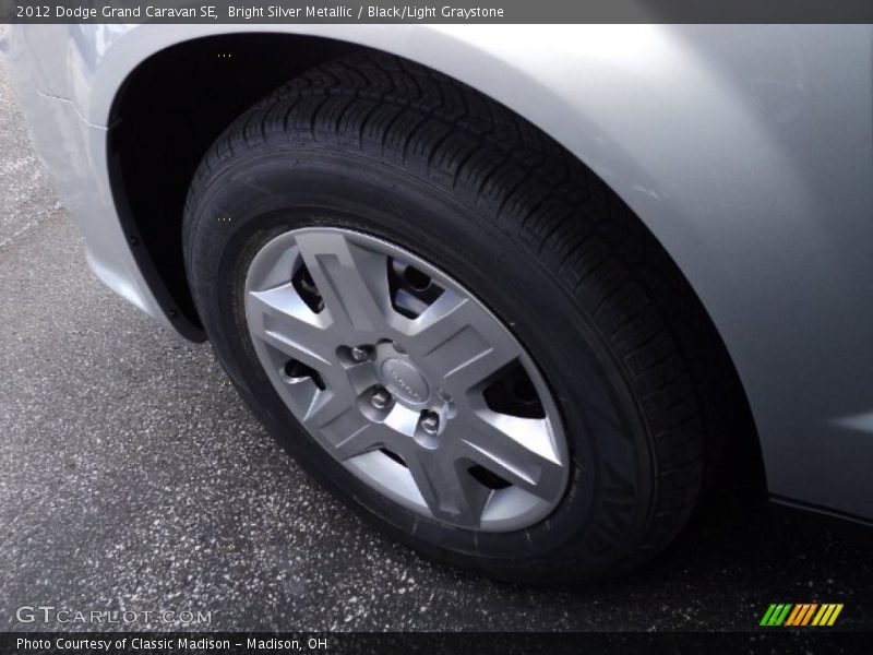 Bright Silver Metallic / Black/Light Graystone 2012 Dodge Grand Caravan SE