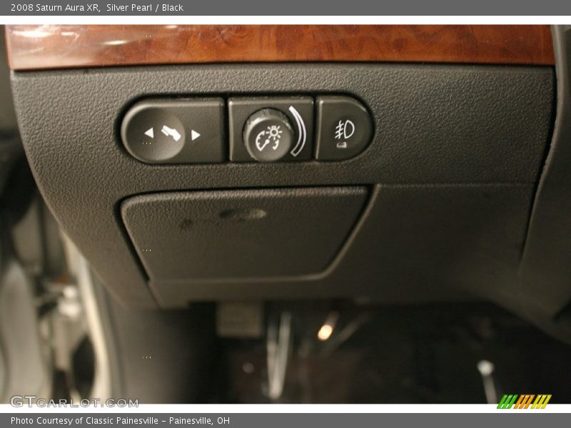 Silver Pearl / Black 2008 Saturn Aura XR