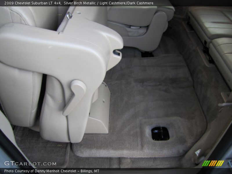 Silver Birch Metallic / Light Cashmere/Dark Cashmere 2009 Chevrolet Suburban LT 4x4