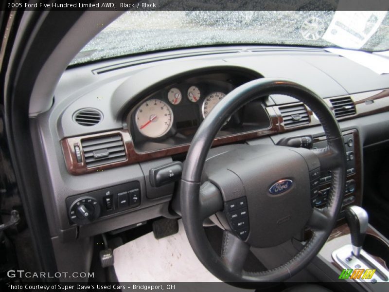  2005 Five Hundred Limited AWD Steering Wheel