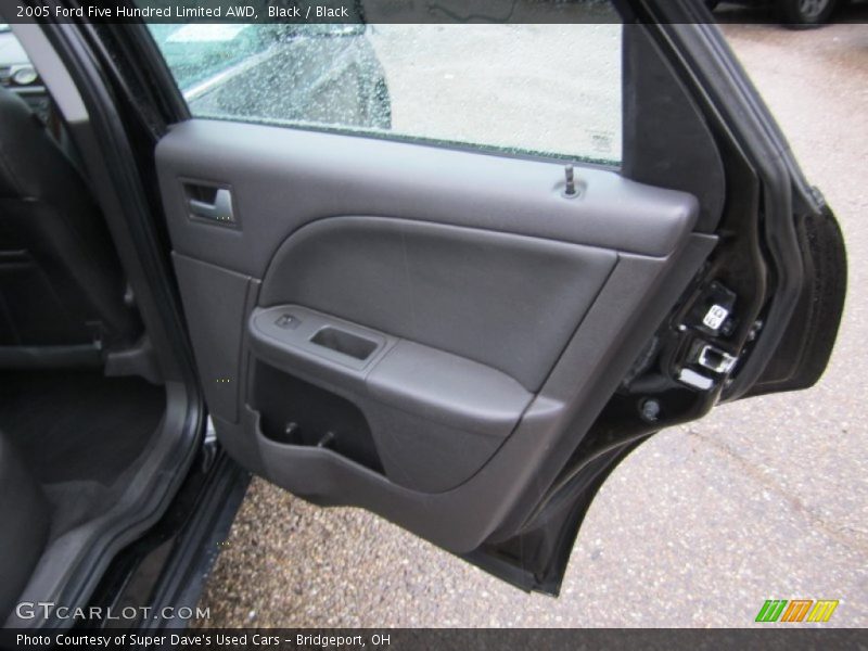 Door Panel of 2005 Five Hundred Limited AWD