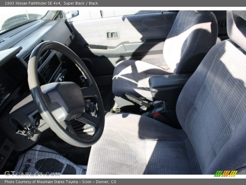 Super Black / Black 1993 Nissan Pathfinder SE 4x4