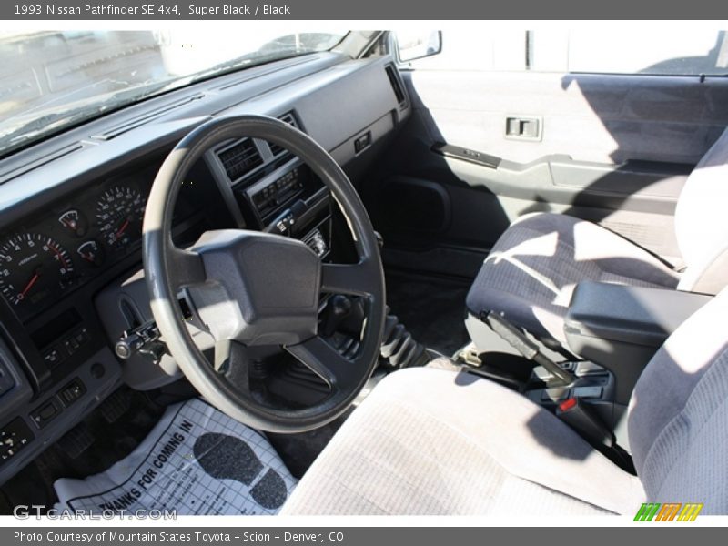 Super Black / Black 1993 Nissan Pathfinder SE 4x4