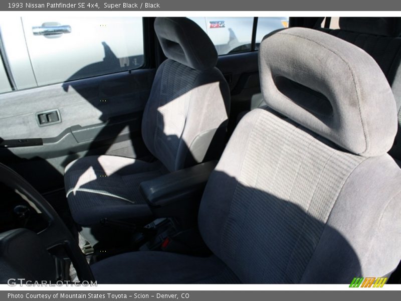 Super Black / Black 1993 Nissan Pathfinder SE 4x4