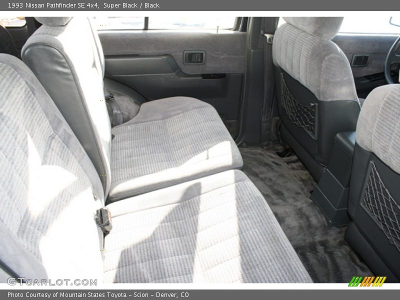 Super Black / Black 1993 Nissan Pathfinder SE 4x4