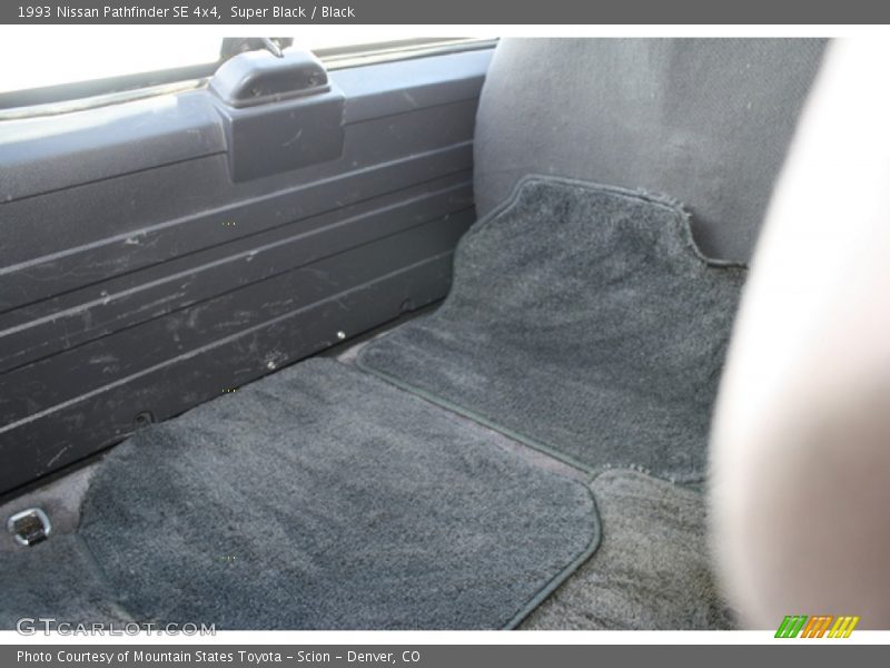 Super Black / Black 1993 Nissan Pathfinder SE 4x4