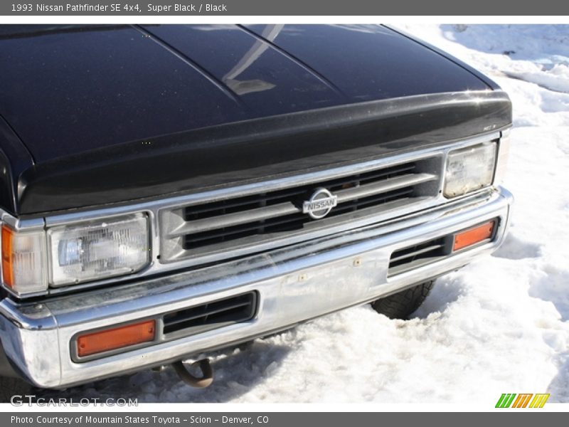 Super Black / Black 1993 Nissan Pathfinder SE 4x4