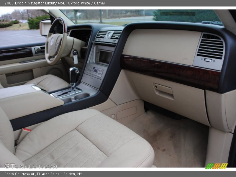 Oxford White / Camel 2005 Lincoln Navigator Luxury 4x4