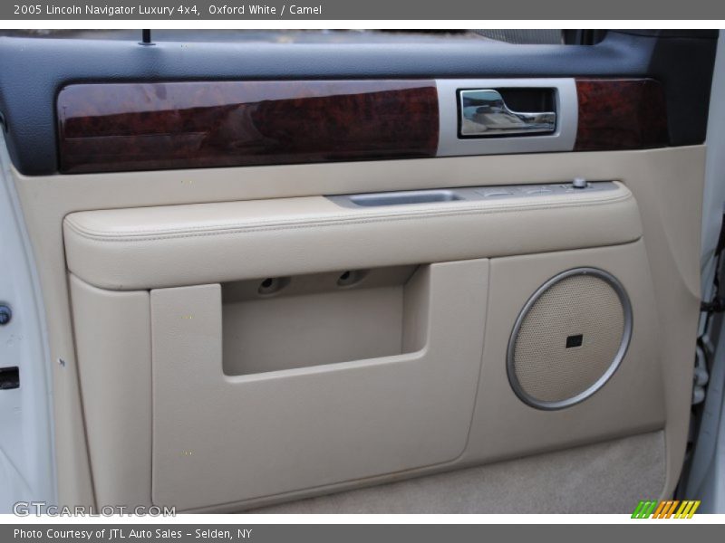 Oxford White / Camel 2005 Lincoln Navigator Luxury 4x4