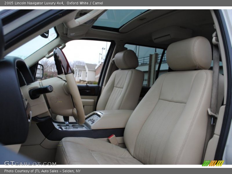 Oxford White / Camel 2005 Lincoln Navigator Luxury 4x4