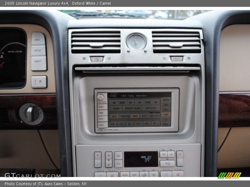 Oxford White / Camel 2005 Lincoln Navigator Luxury 4x4