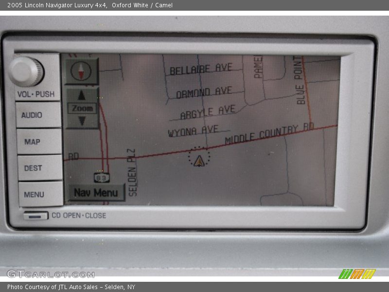 Oxford White / Camel 2005 Lincoln Navigator Luxury 4x4