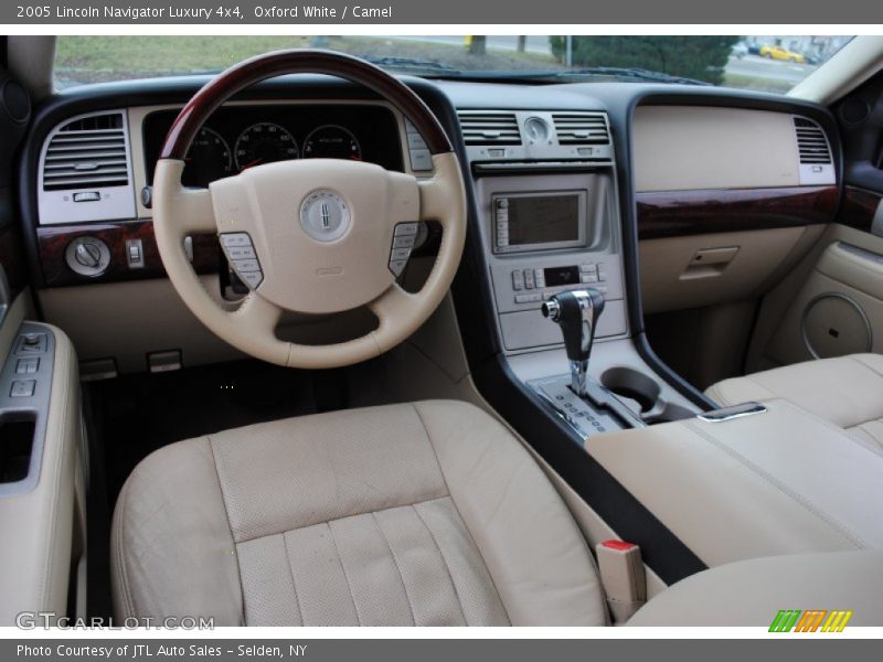 Oxford White / Camel 2005 Lincoln Navigator Luxury 4x4