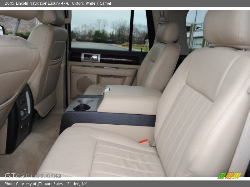 Oxford White / Camel 2005 Lincoln Navigator Luxury 4x4