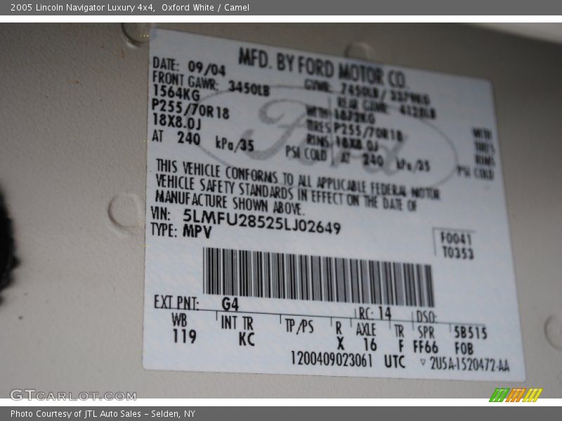 Oxford White / Camel 2005 Lincoln Navigator Luxury 4x4