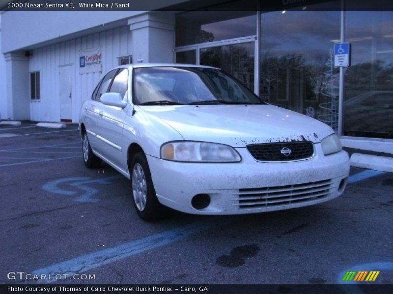 White Mica / Sand 2000 Nissan Sentra XE