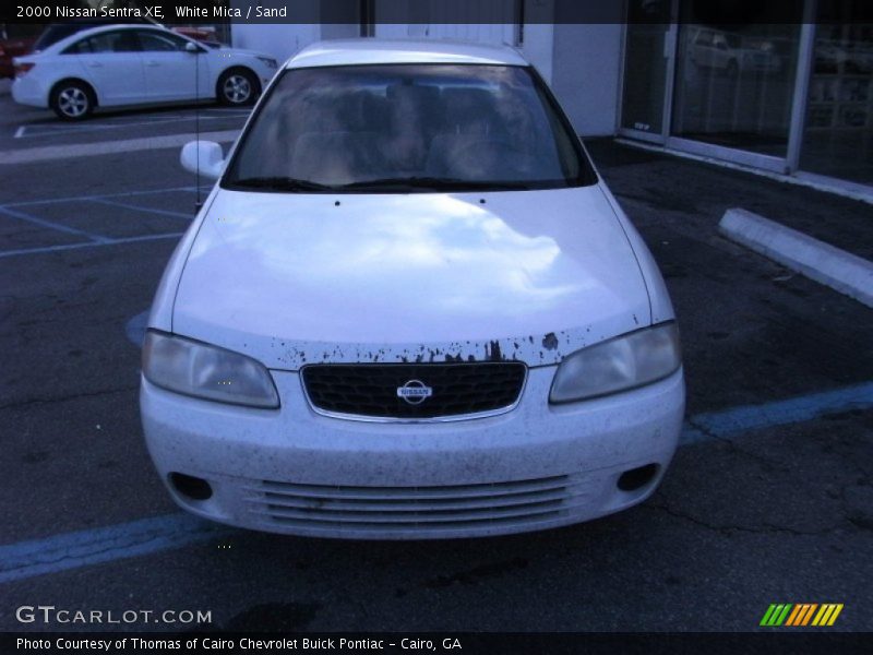 White Mica / Sand 2000 Nissan Sentra XE