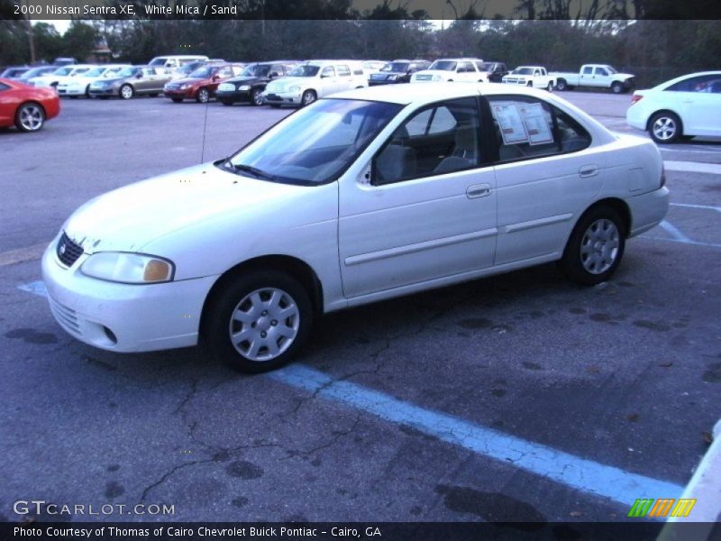 White Mica / Sand 2000 Nissan Sentra XE