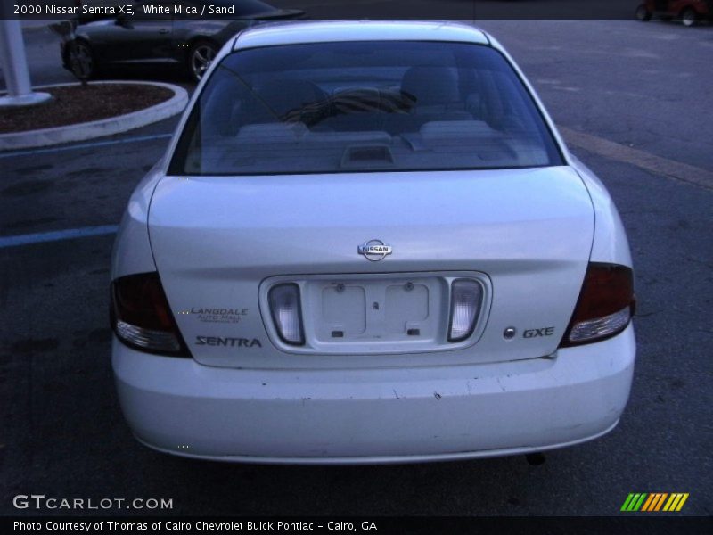 White Mica / Sand 2000 Nissan Sentra XE