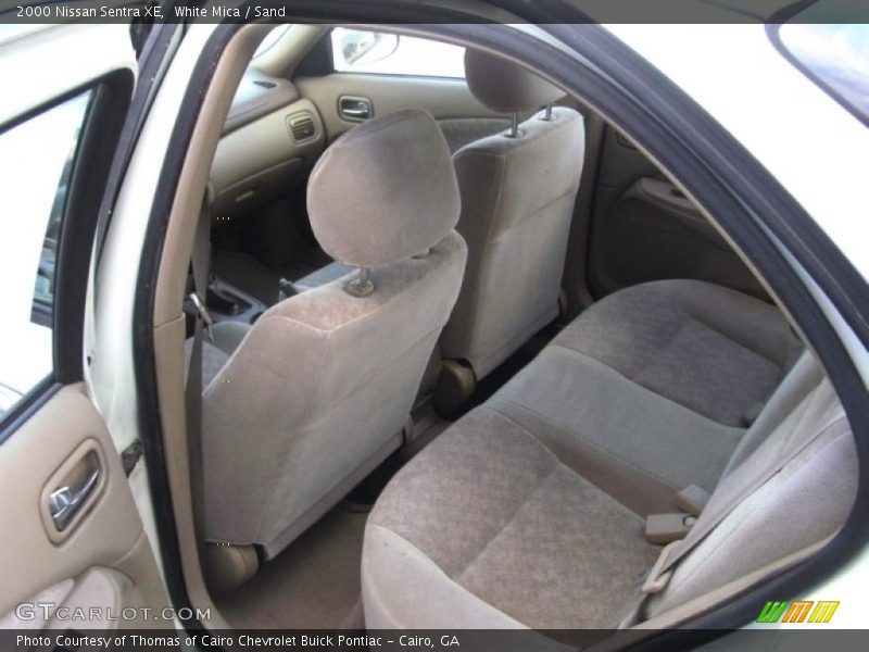 White Mica / Sand 2000 Nissan Sentra XE