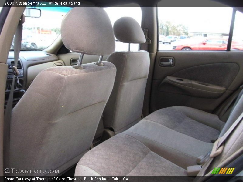 White Mica / Sand 2000 Nissan Sentra XE