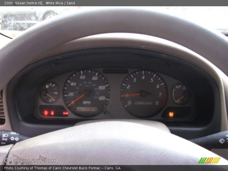 White Mica / Sand 2000 Nissan Sentra XE