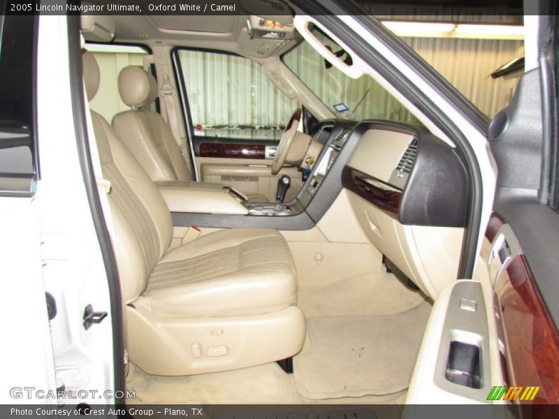 Oxford White / Camel 2005 Lincoln Navigator Ultimate