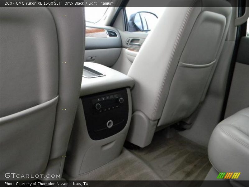 Onyx Black / Light Titanium 2007 GMC Yukon XL 1500 SLT