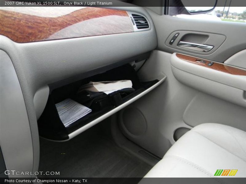 Onyx Black / Light Titanium 2007 GMC Yukon XL 1500 SLT