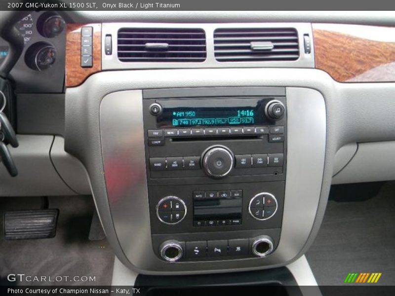 Onyx Black / Light Titanium 2007 GMC Yukon XL 1500 SLT