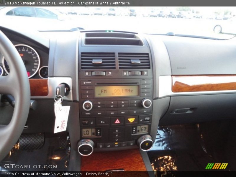 Campanella White / Anthracite 2010 Volkswagen Touareg TDI 4XMotion