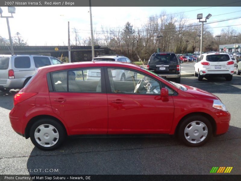Red Alert / Beige 2007 Nissan Versa S