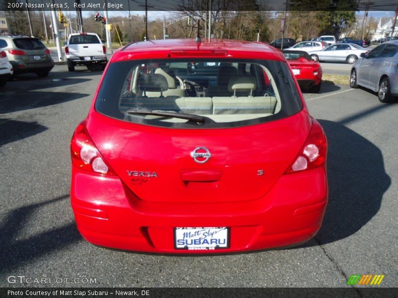 Red Alert / Beige 2007 Nissan Versa S