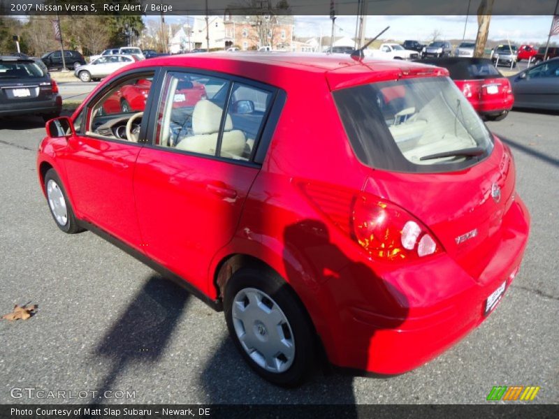 Red Alert / Beige 2007 Nissan Versa S