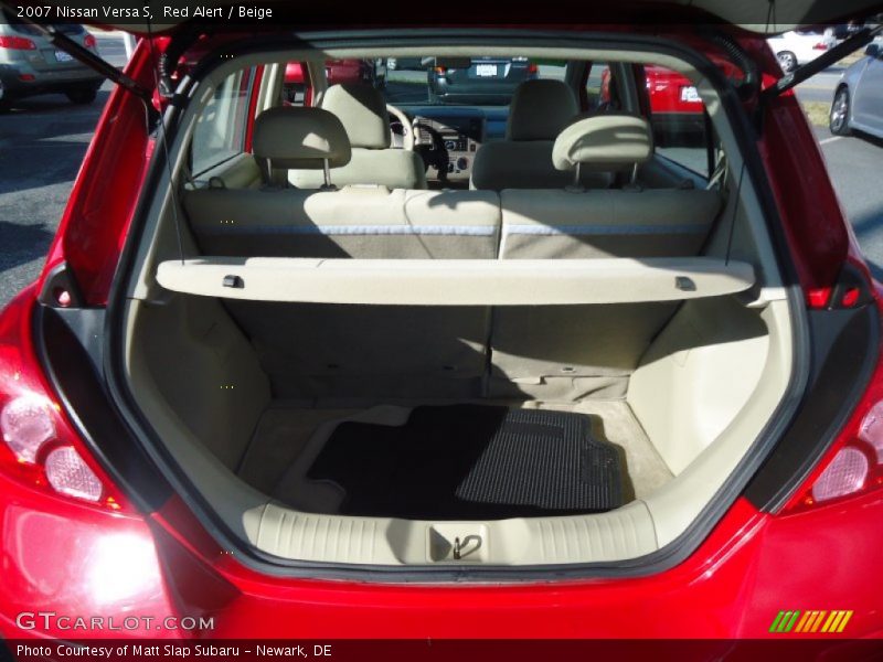 Red Alert / Beige 2007 Nissan Versa S