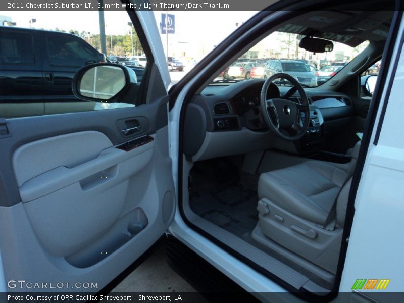 Summit White / Light Titanium/Dark Titanium 2011 Chevrolet Suburban LT