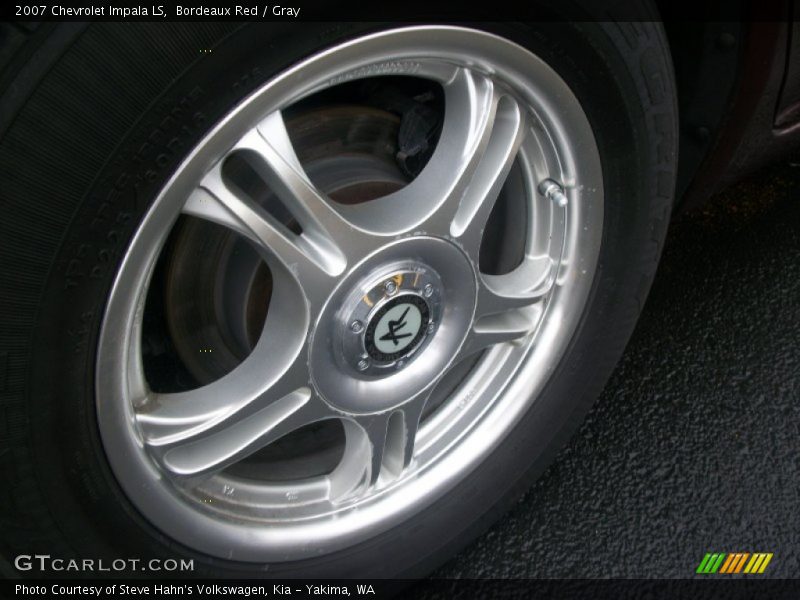 Bordeaux Red / Gray 2007 Chevrolet Impala LS