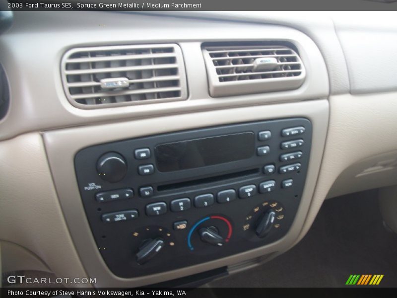 Spruce Green Metallic / Medium Parchment 2003 Ford Taurus SES