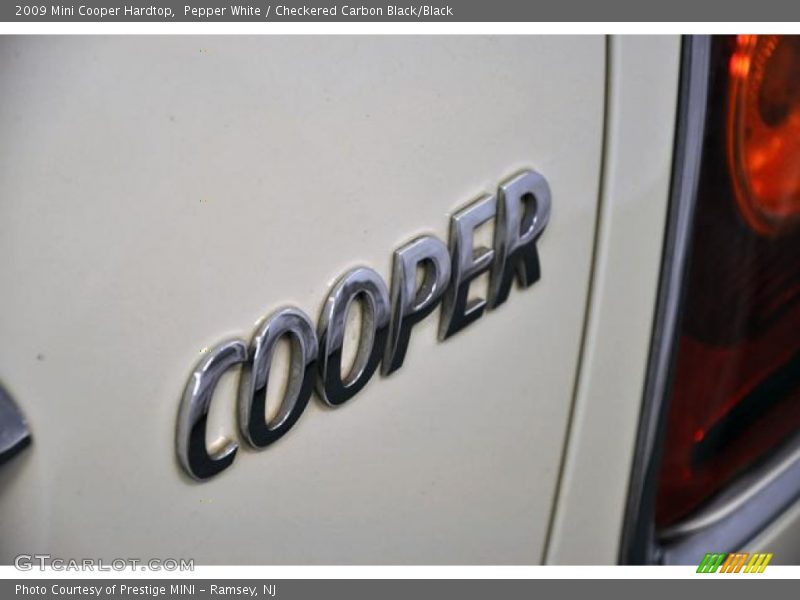 Pepper White / Checkered Carbon Black/Black 2009 Mini Cooper Hardtop