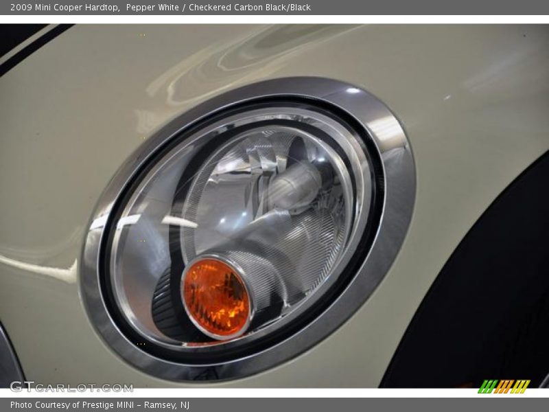 Pepper White / Checkered Carbon Black/Black 2009 Mini Cooper Hardtop