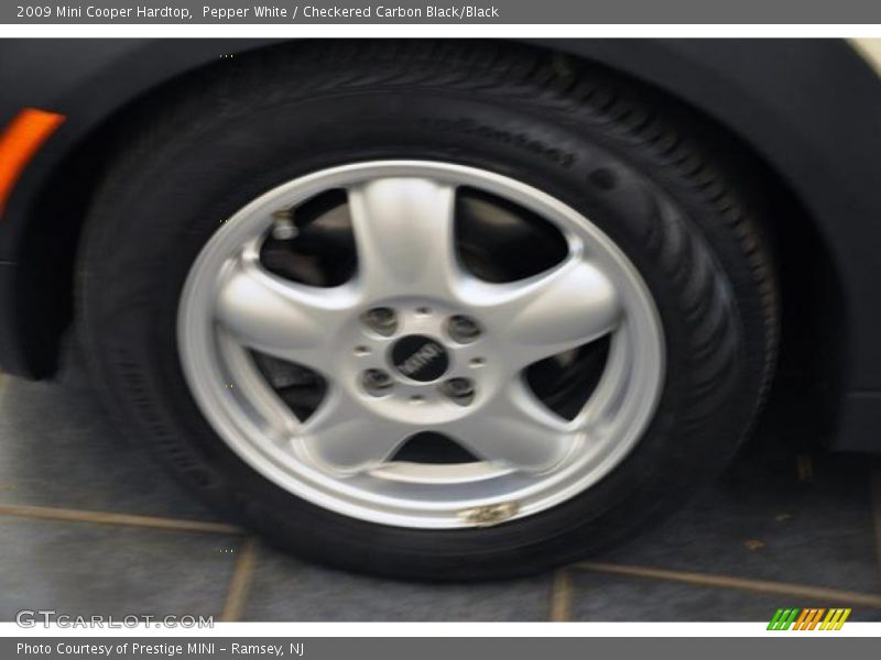 Pepper White / Checkered Carbon Black/Black 2009 Mini Cooper Hardtop